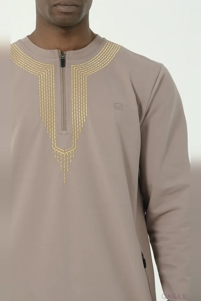 Qamis qabail brodé Sham taupe et or